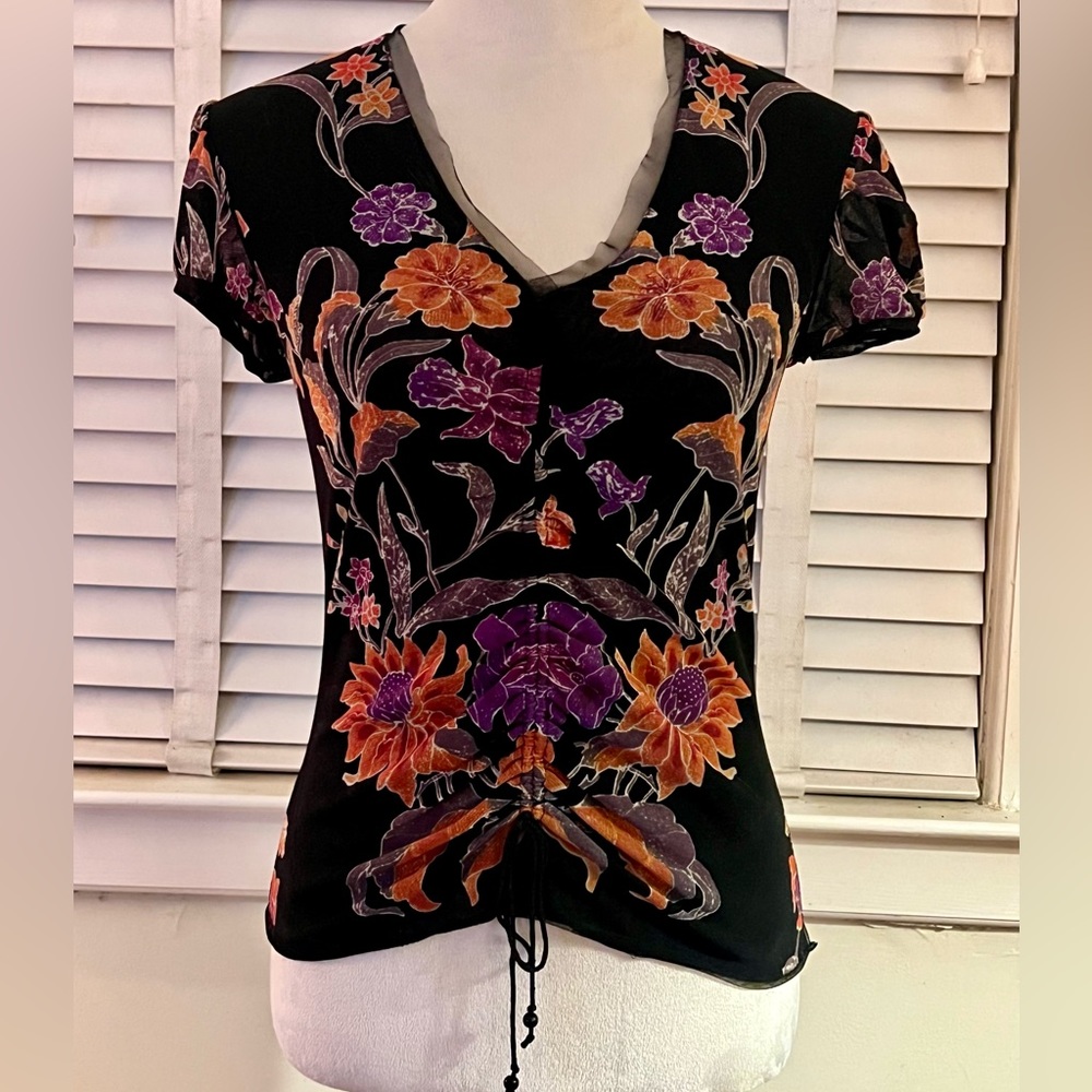 Vintage Vivienne Tam cap-sleeved, front-gathered top. Size SM.